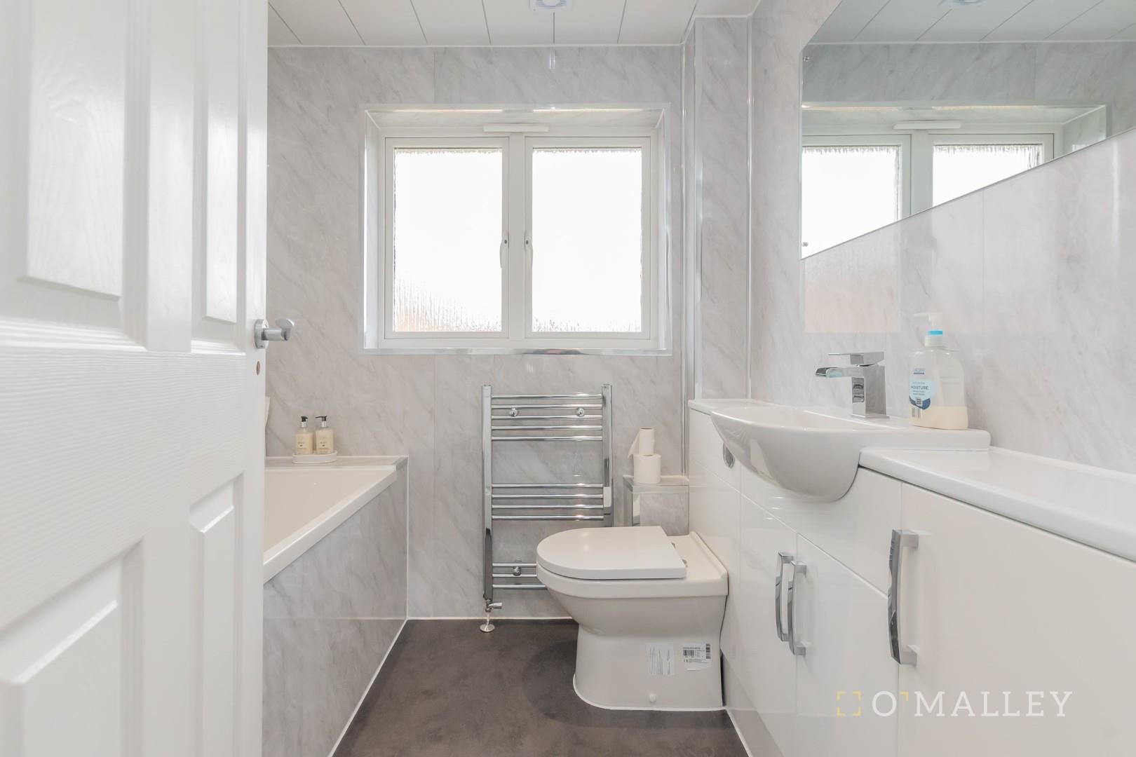 34. Bathroom 1.jpg